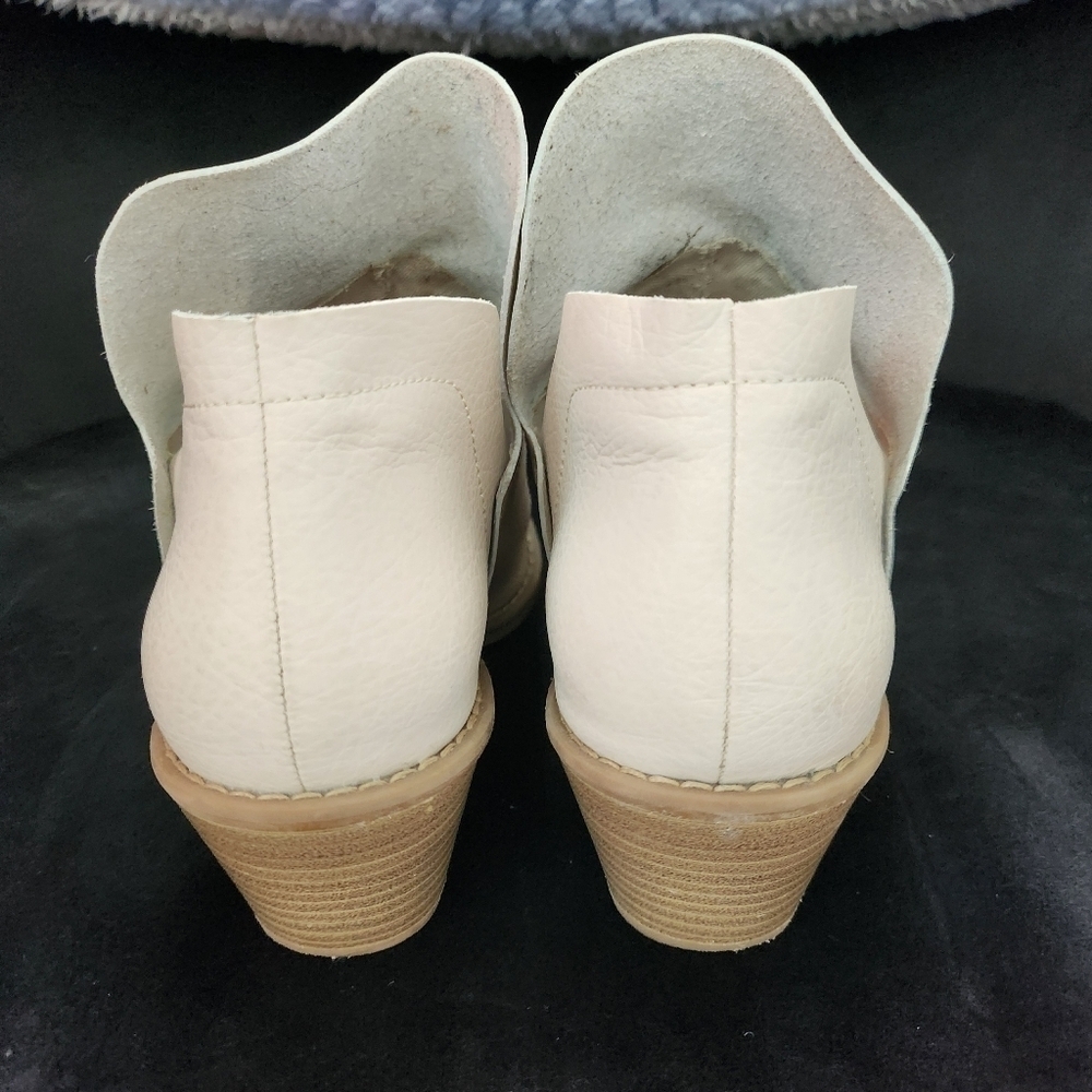 ❤️ 3 For 15 Universal Threads cream color ankle boots (booties) size - Picture 4 of 6